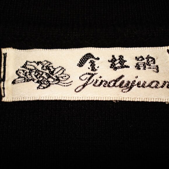 Mandarin-Inspired Sweater for Fall - Picture 5 of 5